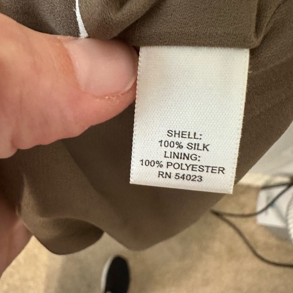 Banana Republic Chocolate Brown 100% Silk Dress Flutter Sleeves Size 12 NWT - Picture 7 of 11